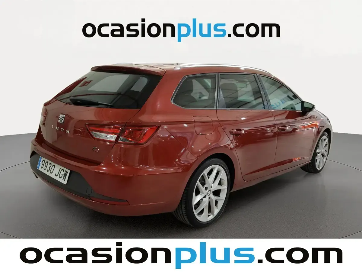 Usado Seat Leon FR 150 CV (110 kW) 2015 Rojo Monovolumen