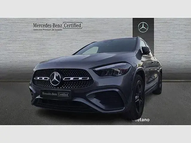 Usado Mercedes GLA200 163 CV (119 kW) 2025 Gris montaña SUV