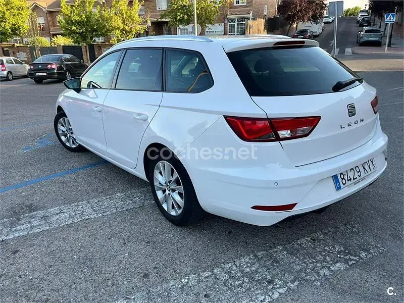 Usado Seat Leon Style 115 CV (84 kW) 2019 Blanco Familiar