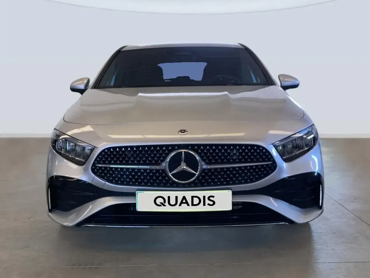 Usado Mercedes A200 150 CV (110 kW) 2023 Gris plata
