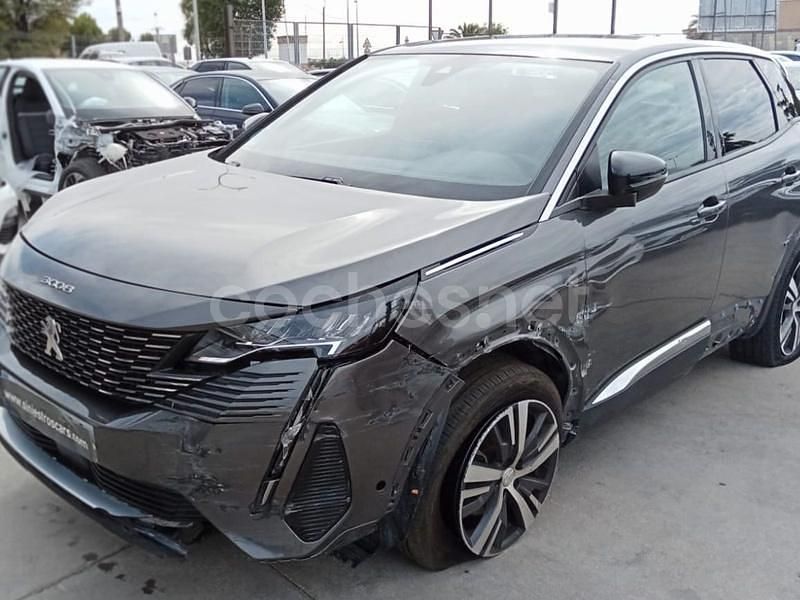 Usado Peugeot 3008 Allure 130 CV (95 kW) 2023 Gris / plata SUV
