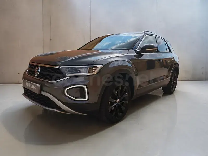 Usado VW T-Roc 150 CV (110 kW) 2024 Gris / plata SUV