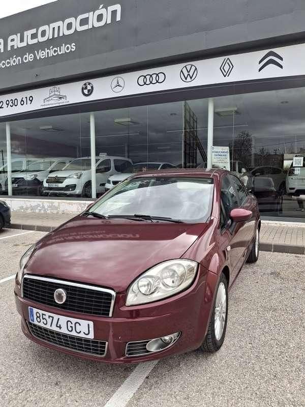 Usado Fiat Linea Emotion 90 CV (66 kW) 2008 Rojo Berlina