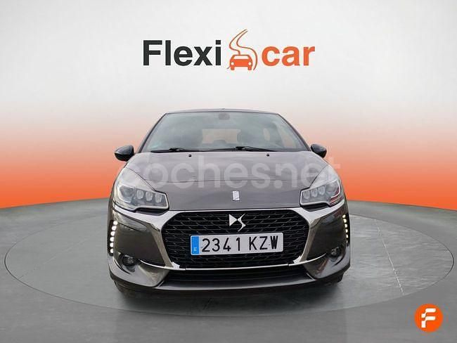 Usado DS Automobiles DS3 Be Chic 110 CV (80 kW) 2019 Gris / plata Berlina
