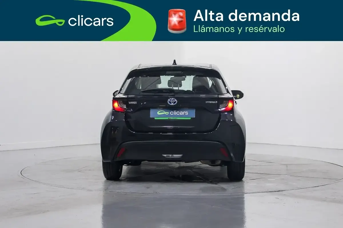 Usado Toyota Yaris Hybrid Business Edition 116 CV (85 kW) 2023 Negro Berlina