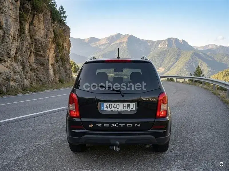Usado SsangYong Rexton 155 CV (114 kW) 2014 Negro SUV