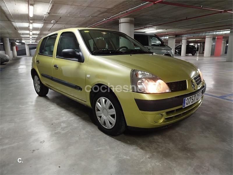 Usado Renault Clio II Expression 60 CV (44 kW) 2004 Verde Berlina