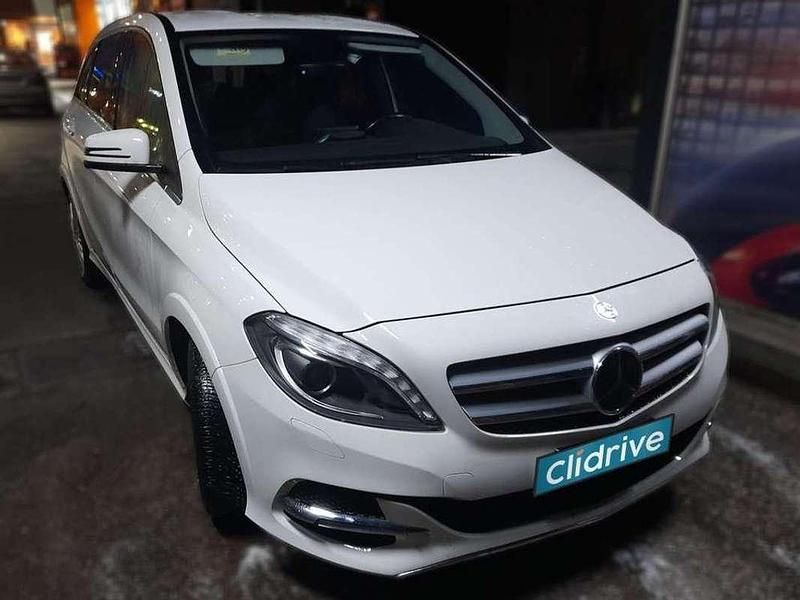 Usado Mercedes B200 156 CV (114 kW) 2014 Blanco Monovolumen