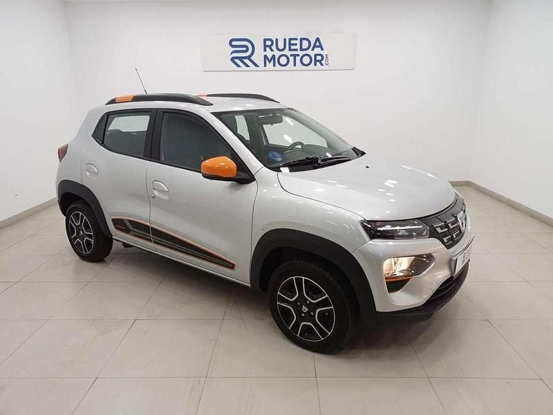 Usado Dacia Spring Comfort 33 kW (45 CV) 2022 Plateado Utilitario
