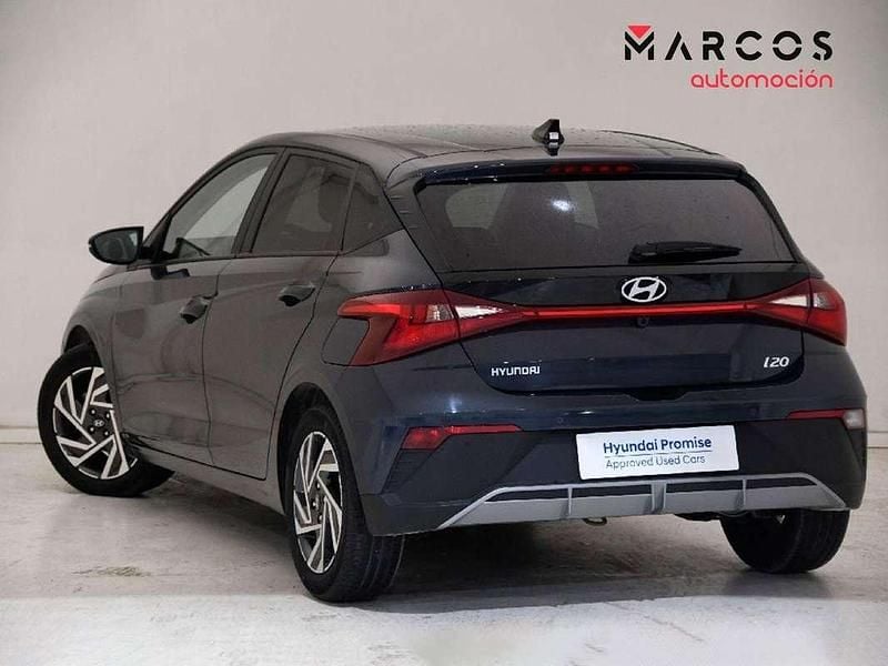 Usado Hyundai i20 80 CV (58 kW) 2025 Gris Utilitario