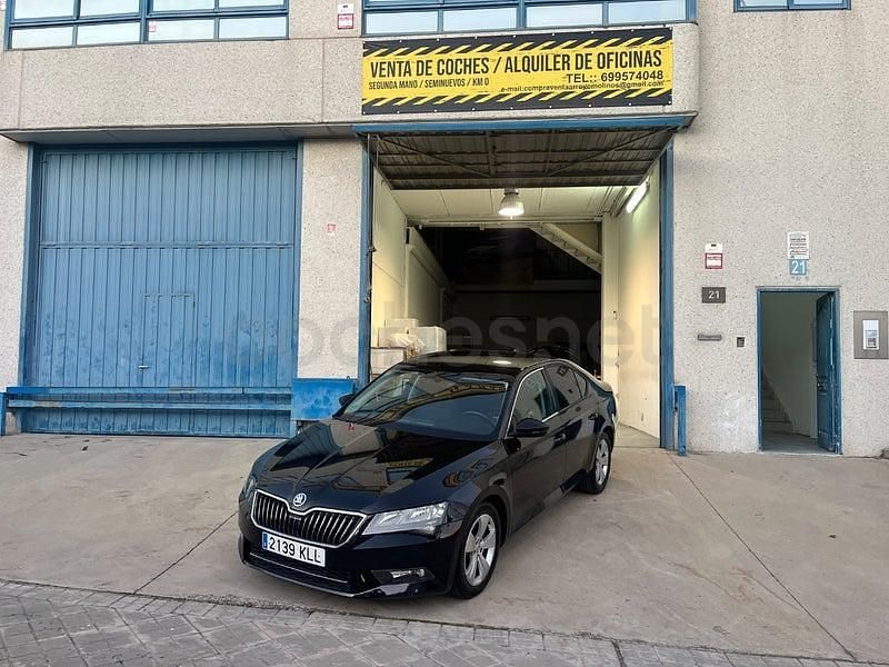 Usado Skoda Superb SportLine 150 CV (110 kW) 2018 Negro Berlina