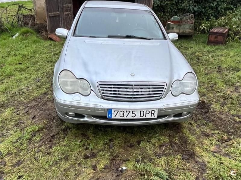 Usado Mercedes C220 Elegance 143 CV (105 kW) 2003 Gris / plata Berlina