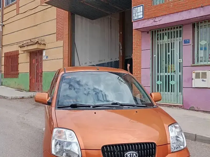 Usado Kia Picanto EX 65 CV (47 kW) 2006 Naranja Utilitario