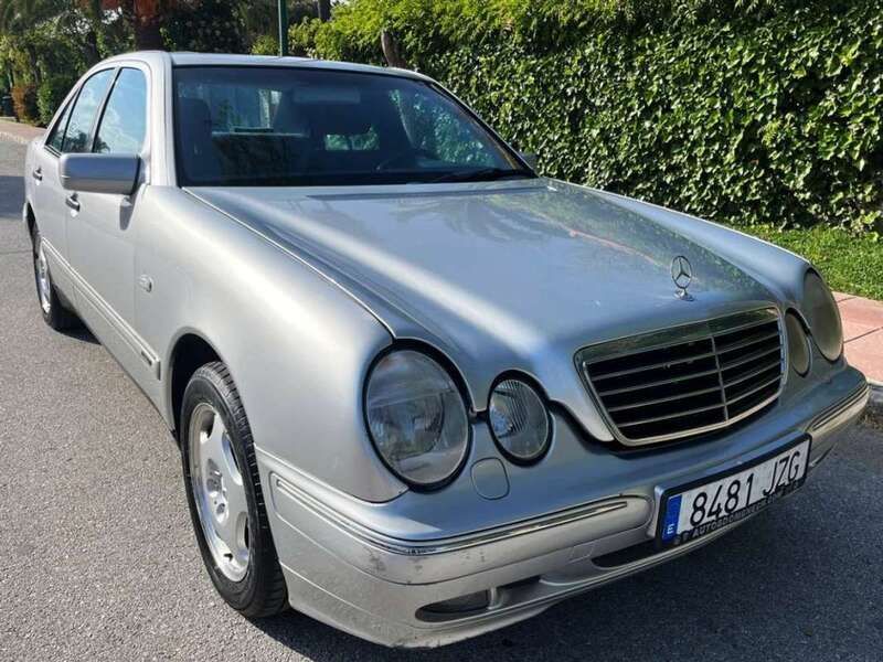 Gris Usado 1997 Mercedes E320 Avantgarde Berlina | 3995 € - Imagen 1/4