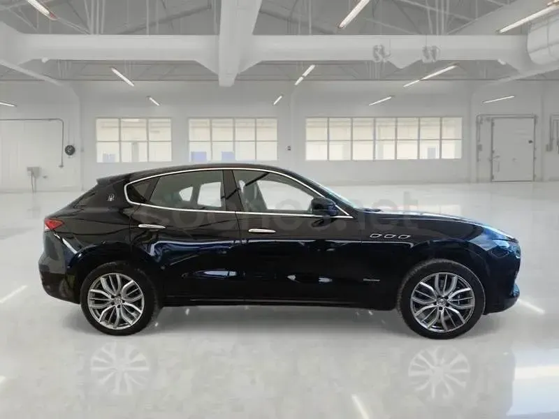 Usado Maserati Levante 275 CV (202 kW) 2021 Negro SUV
