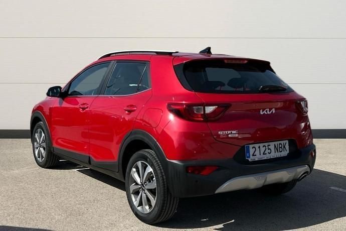 Usado Kia Stonic 101 CV (74 kW) 2025 Rojo SUV