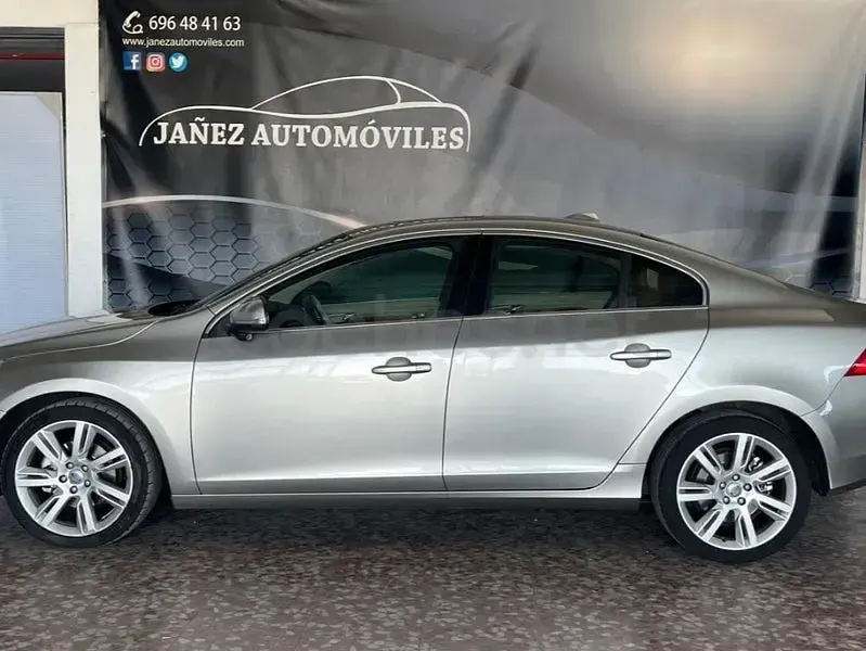 Usado Volvo S60 Kinetic 163 CV (119 kW) 2010 Beige Berlina