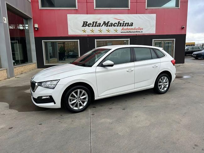 Usado Skoda Scala Ambition 110 CV (80 kW) 2021 Blanco Utilitario