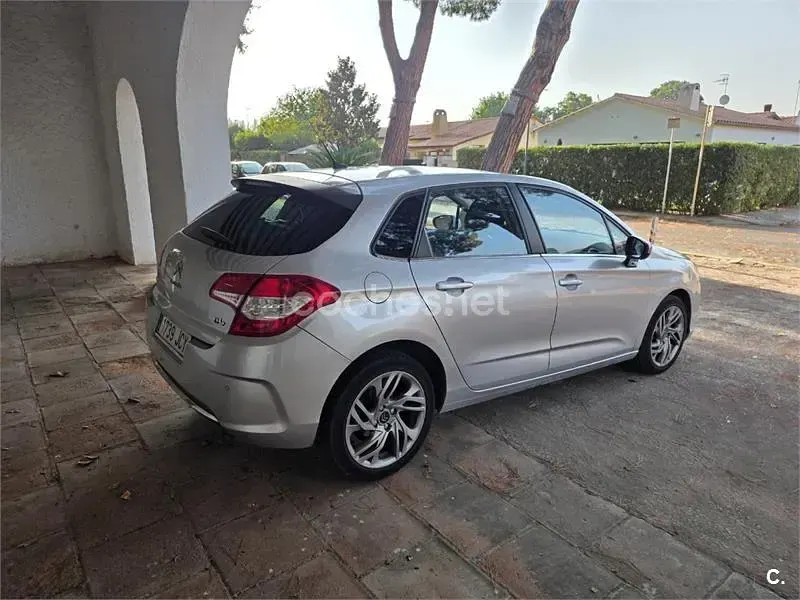 Usado Citroën C4 114 CV (83 kW) 2015 Gris / plata Berlina