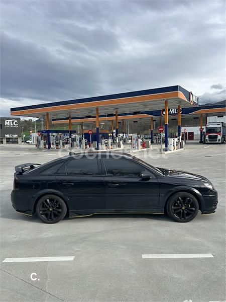 Usado Opel Vectra Sport 120 CV (88 kW) 2006 Negro Berlina