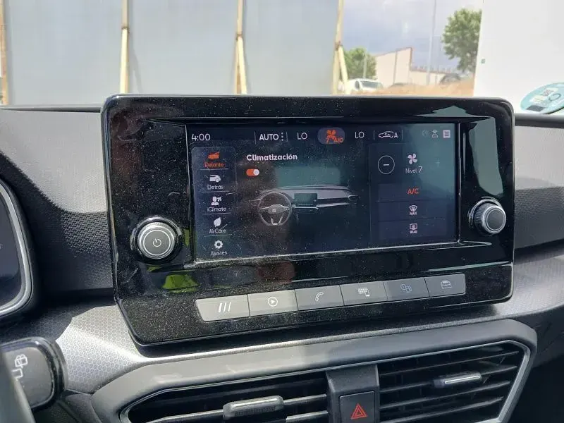 Usado Seat Leon Style 150 CV (110 kW) 2023 Blanco