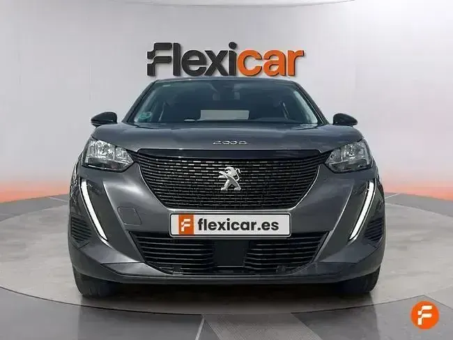 Usado Peugeot 2008 Active 110 CV (80 kW) 2022 Gris SUV