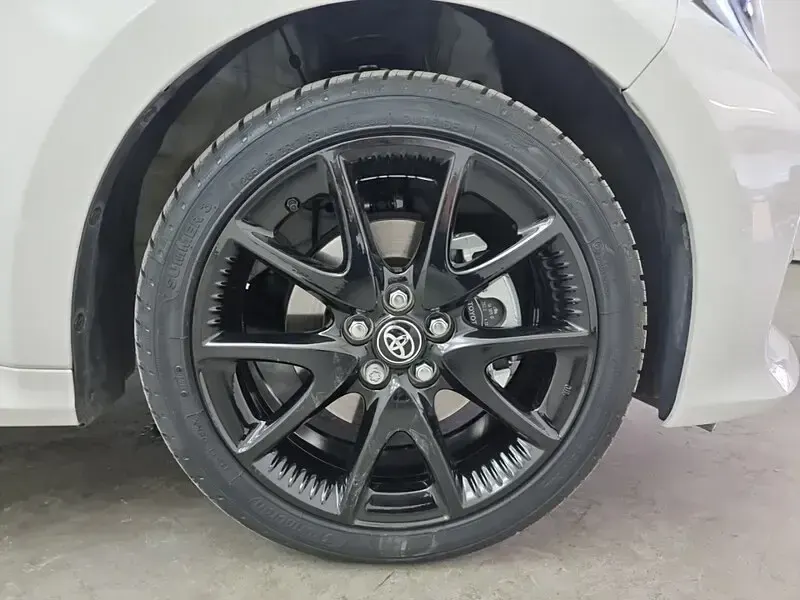 Usado Toyota Yaris Hybrid Style 116 CV (85 kW) 2023 Blanco Berlina