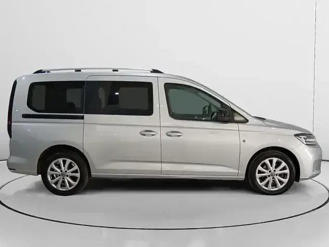 Usado VW Caddy Maxi Life 114 CV (83 kW) 2023 Gris Monovolumen