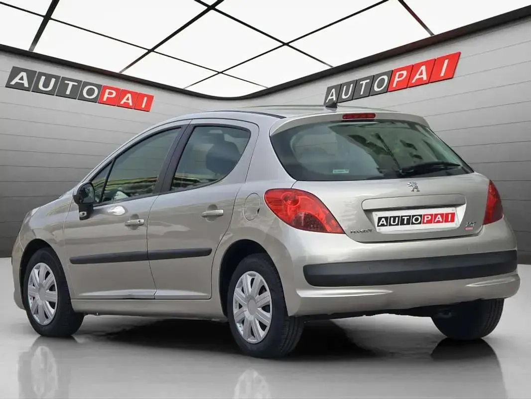 Usado Peugeot 207 75 CV (55 kW) 2007 Gris Utilitario
