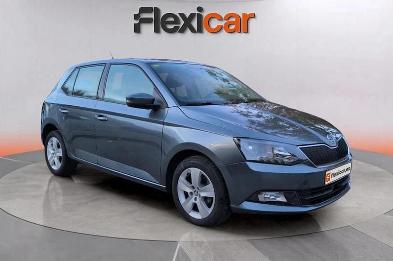 Gris Usado 2016 Skoda Fabia Ambition Berlina | 7990 € (Buen precio) - Imagen 1/4