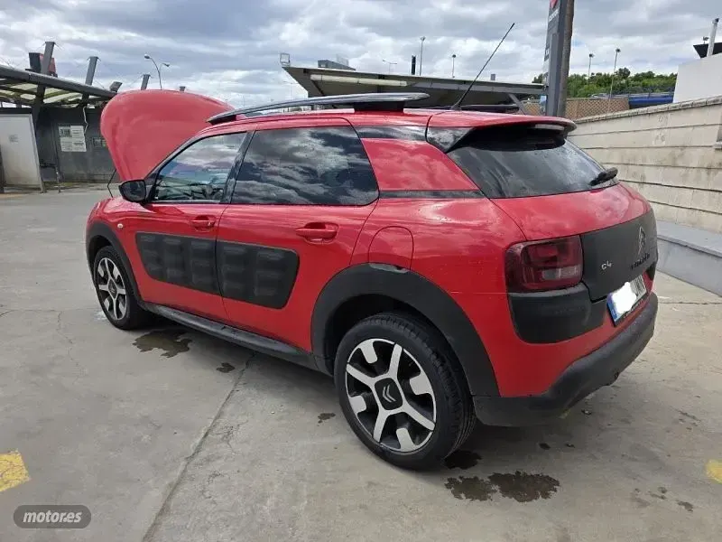 Usado Citroën C4 Feel 100 CV (73 kW) 2016 Rojo SUV