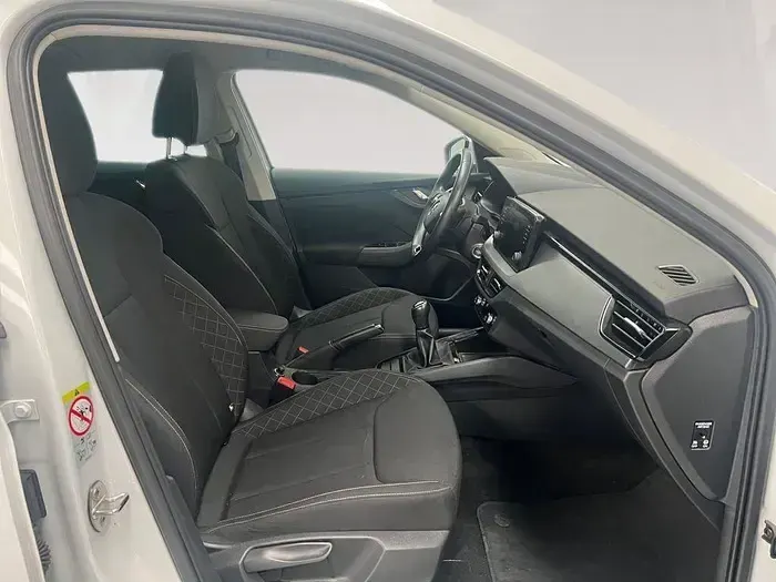 Usado Skoda Scala Ambition 110 CV (80 kW) 2023 Blanco Utilitario