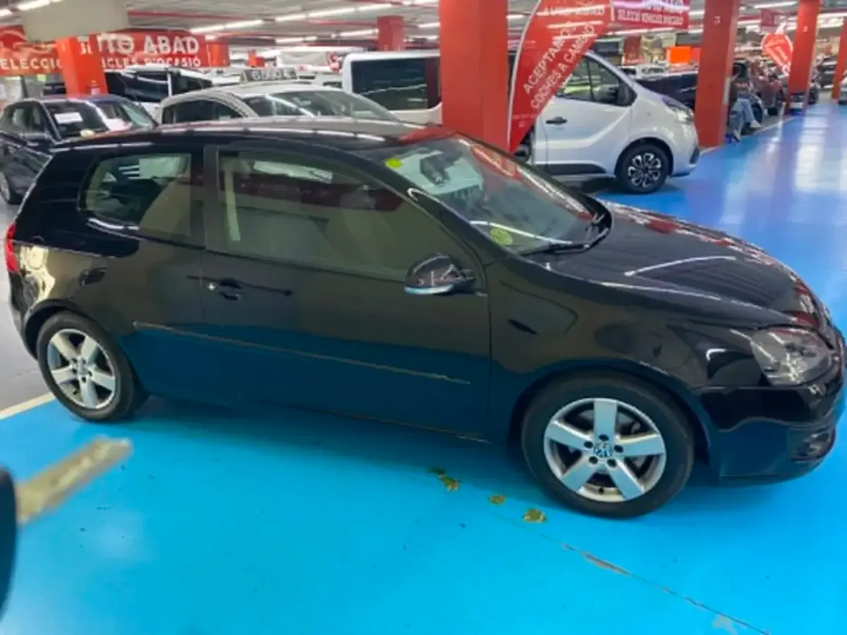Usado VW Golf V GT 140 CV (102 kW) 2008 Negro Utilitario