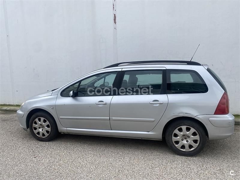 Usado Peugeot 307 110 CV (80 kW) 2005 Gris / plata Familiar
