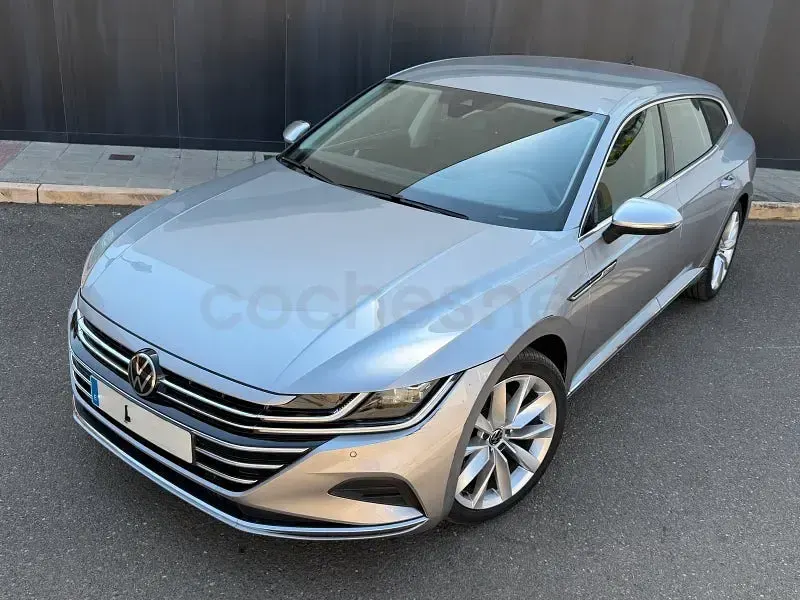 Usado VW Arteon Elegance 150 CV (110 kW) 2022 Gris / plata Familiar