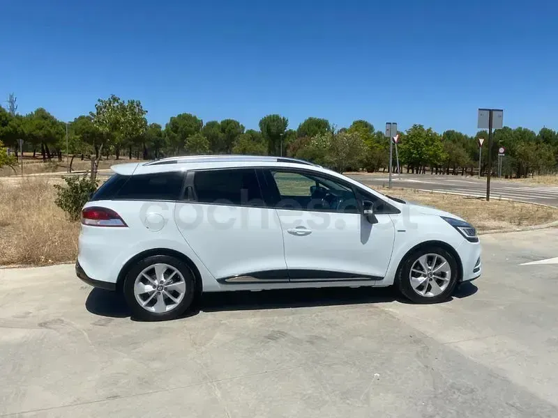 Usado Renault Clio LIMITED 90 CV (66 kW) 2017 Blanco Familiar