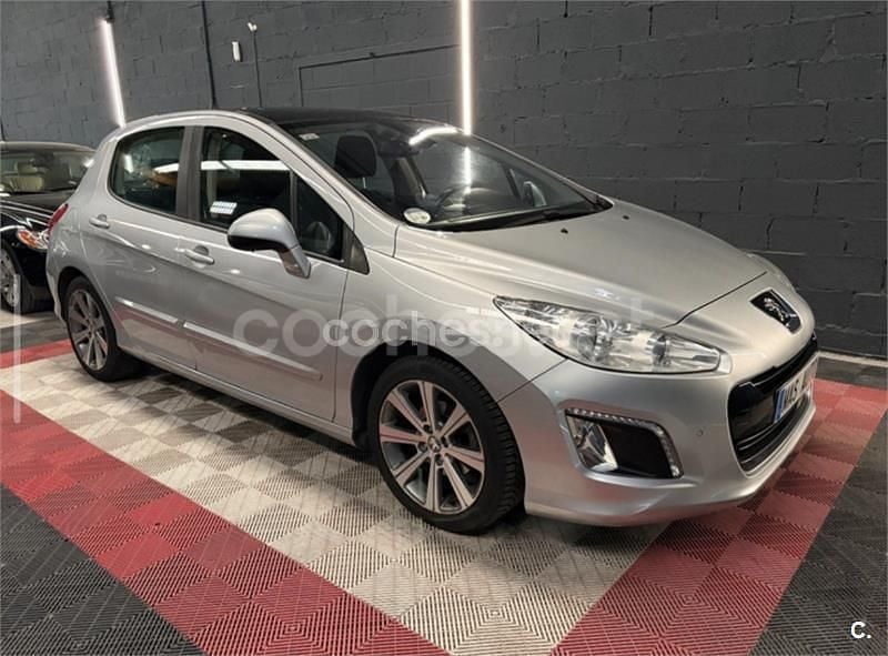 Usado Peugeot 308 Allure 112 CV (82 kW) 2012 Gris / plata Berlina