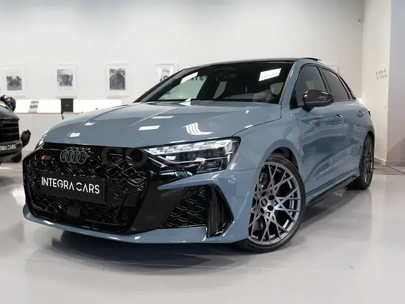 Nuevo Audi RS3 Premium 400 CV (294 kW) 2026 Gris / plata Berlina