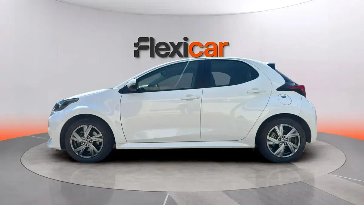 Usado Toyota Yaris Hybrid Active 116 CV (85 kW) 2025 Blanco Berlina