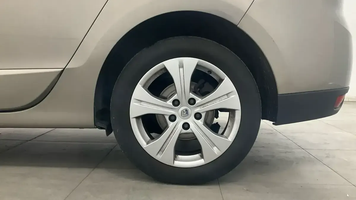 Usado Renault Scenic E-Tech Dynamique 131 CV (96 kW) 2011 Marrón Monovolumen