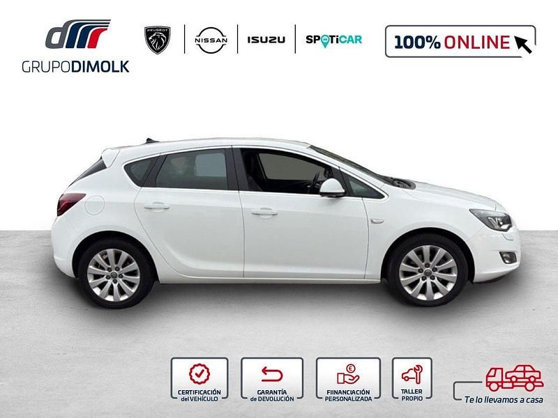 Usado Opel Astra Cosmo 160 CV (117 kW) 2010 Blanco Berlina