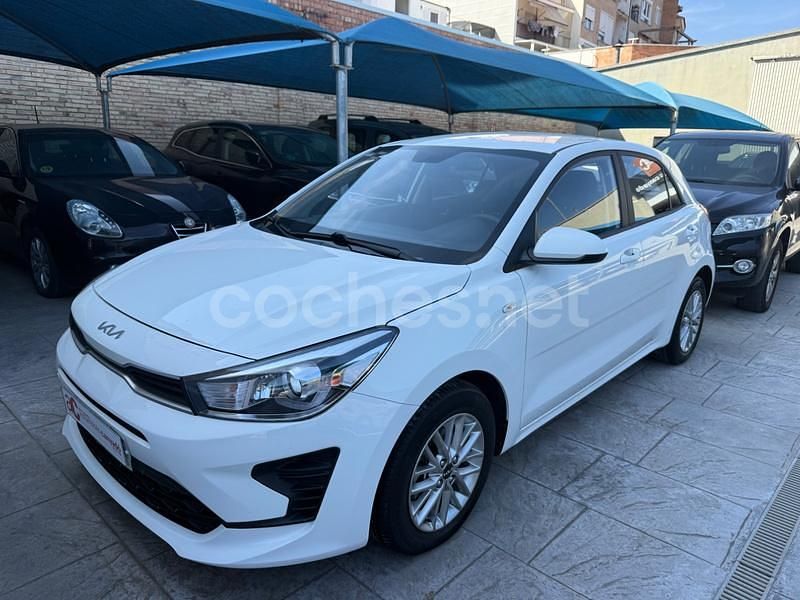 Blanco Usado 2022 Kia Rio Berlina | 15.500 € (Precio justo) - Imagen 1/4
