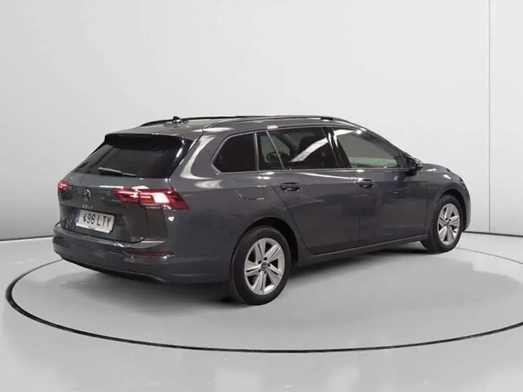 Usado VW Golf VIII Life 116 CV (85 kW) 2021 Gris Utilitario