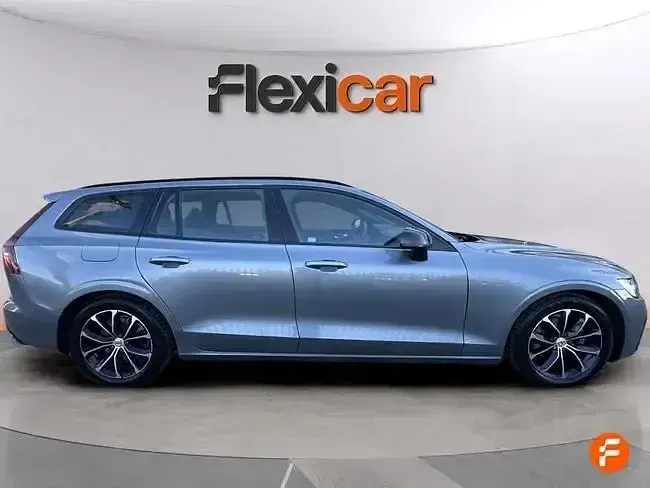 Usado Volvo V60 Momentum 197 HP (144 kW) 2021 Cinzento Carrinha