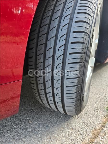 Usado Peugeot 5008 Premium 110 CV (80 kW) 2010 Rojo Monovolumen