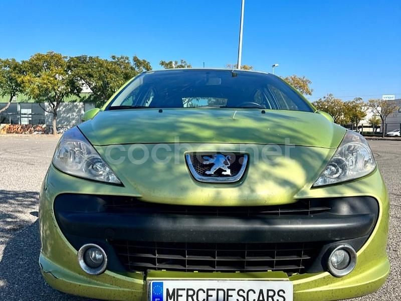 Verde Usado 2007 Peugeot 207 Premium Berlina | 2990 € (Buen precio) - Imagen 1/4