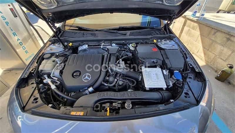 Usado Mercedes A180 122 CV (89 kW) 2019 Gris / plata Berlina