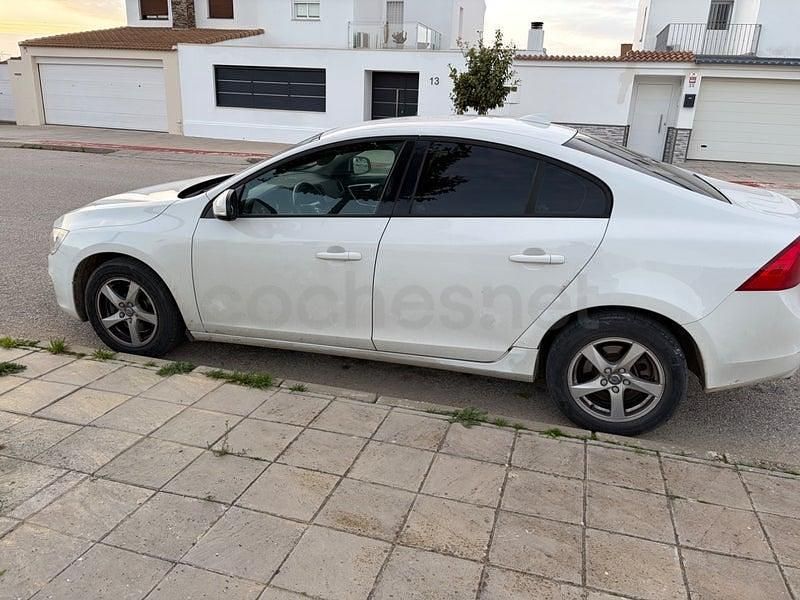 Usado Volvo S60 Momentum 120 CV (88 kW) 2018 Blanco Berlina