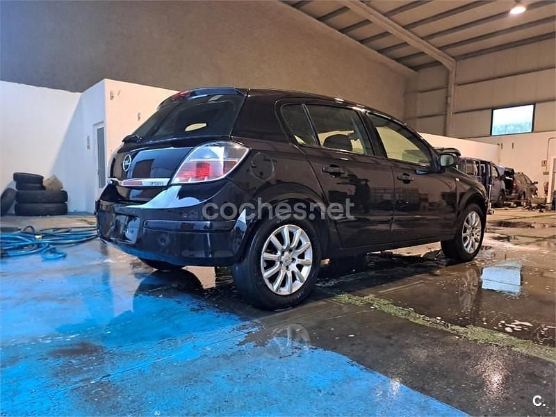 Usado Opel Astra Enjoy 100 CV (73 kW) 2007 Negro Berlina