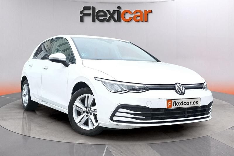 Blanco Usado 2024 VW Golf VIII Life Familiar | 21.990 € (Precio justo) - Imagen 1/4